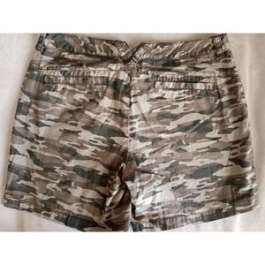 Columbia Women's Sz 8 Camo Shorts